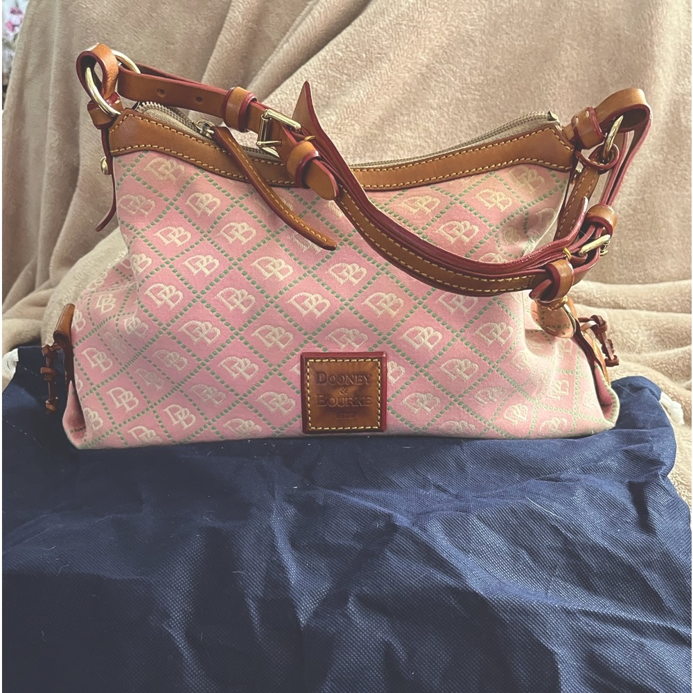 This does have a little color change at the top where is pink is by the leather